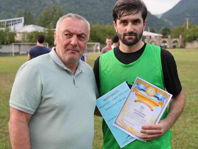 ცაგერის მუნიციპალიტეტის მერი ცაგერის ცენტრალურ სტადიონზე გამართულ საქართველოს სამოყვარულო ფეხბურთის ასოციაციის პროექტის – „მოყვარულთა ლიგის“ მუნიციპალურ ჩემპიონატს დაესწრო